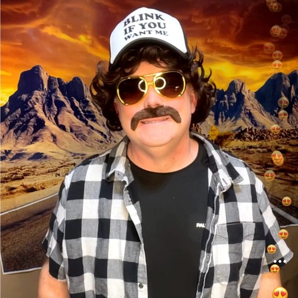 Jenuinestyles formerly Jenmuniz75 is live from Palm Desert CA 🇺🇸🇺🇸 - Picture 11 of 12